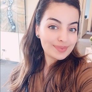 Meet your Posher, Valeria